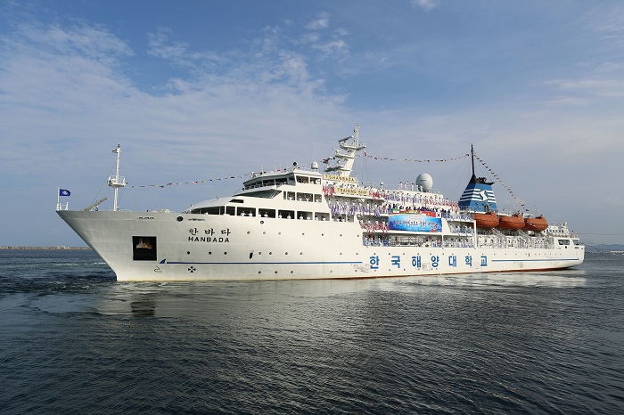 Built in Korea in 2005, the 117-meter Hanbada weighs 6,686 tons and can cruise at speeds of up to 19 knots.