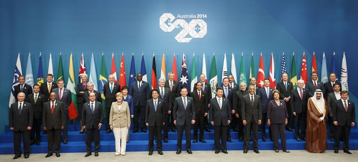 President Park Geun-hye (fourth from left, second raw) along with other heads of state pose for a group photo after Session One of G20 Summit, held at the BCEC on November 15. (photo: Cheong Wa Dae)