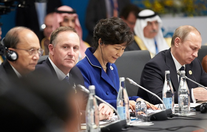 President Park Geun-hye (third from left) and other heads of state take part in Session One of the G20 Summit held at the Brisbane Convention & Exhibition Centre (BCEC) in Australia on November 15. (photo: Cheong Wa Dae)