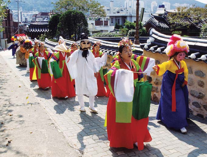 The open field mask dance from Suyeong begins with a boisterous parade.