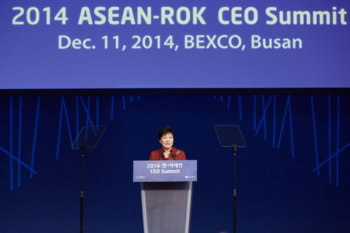President Park Geun-hye delivers the keynote speech at the ASEAN- ROK CEO Summit in Busan on December 11.