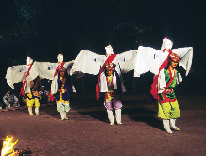 Four young monks perform the mask dance from Bongsan. 