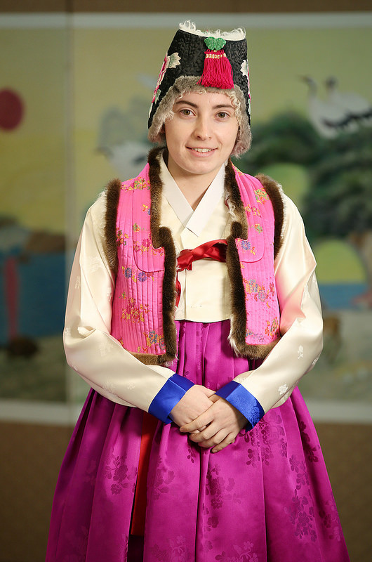 Vielma from Chile won the video award with her clip about the daily lives of Korean people and her affection for Korean arts and cuisine.