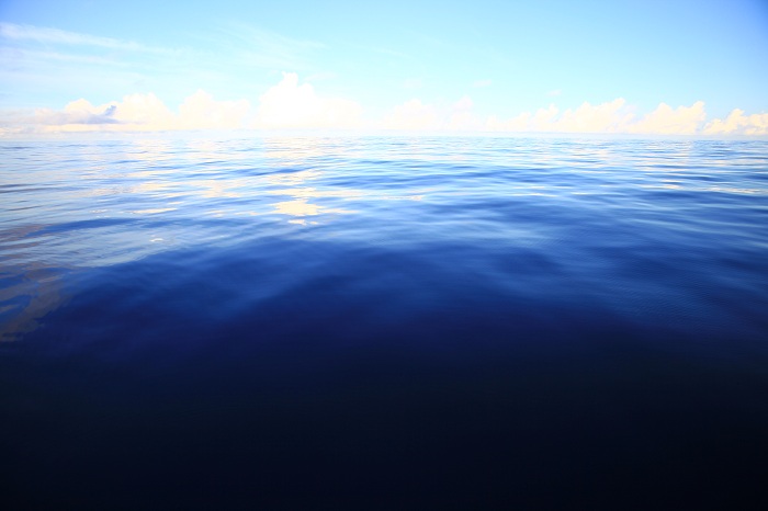 Photographs of the South Pacific were sent by Kim Seung-jin during his travel.