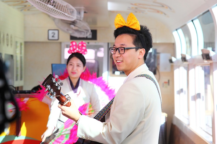 A wide variety of events take place inside the train for the three hours of travel time.