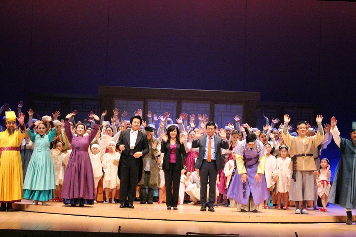 'Soul Mate' is a combination of Korean and European elements. Pictured is a performance of 'Soul Mate' in Singapore in October 2014.