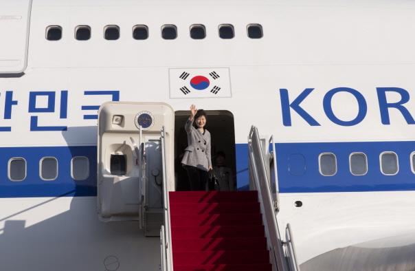 President Park Geun-hye will visit Kuwait, Saudi Arabia, the UAE and Qatar to discuss ways to enhance bilateral cooperation and current affairs. 