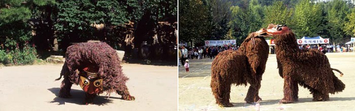 (Left) The lion eating his prey; (right) Two lions 'kissing.' 