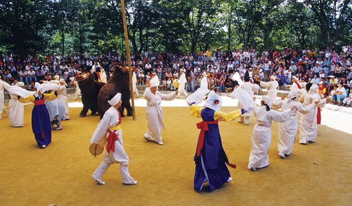 The dancers come to the stage one last time after their performance. 