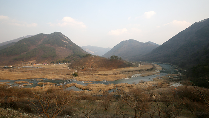 A view of Gudam Village in Imsil County, looking down from a lookout point.