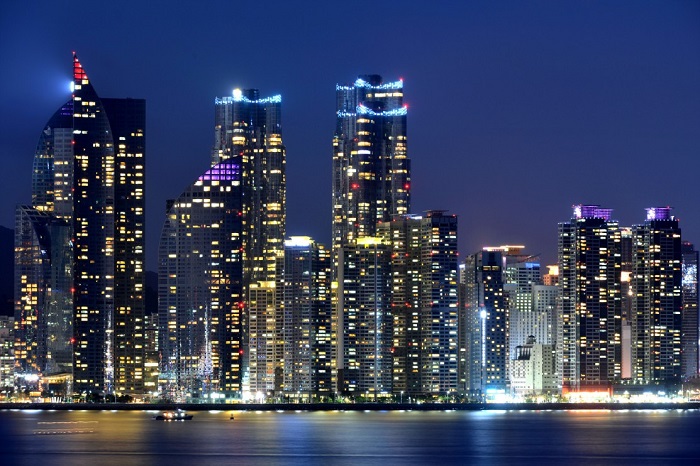 The neighborhood of Marine City in Haeundae offers a glamorous night view surrounded by high-rises.