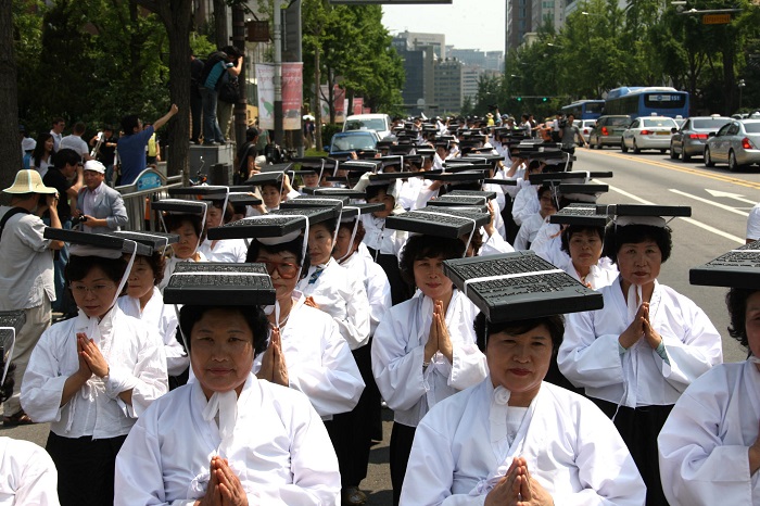 A reenactment of the Tripitaka Koreana's delivery ceremony takes place in Hapcheon-gun County. The woodblocks, originally stored on Ganghwa-do Island in Gyeonggi Province during the 15th century, were presumed to have been delivered to the county either by land or sea via Seoul.