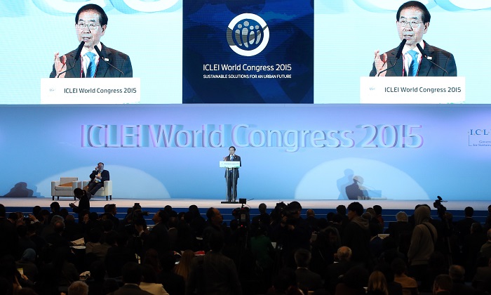 Park Won Soon, Seoul mayor, is elected as the new ICLEI president. He gives the inaugural address at this year's opening ceremony.