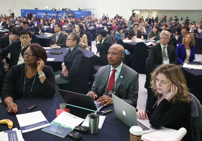 Participants concentrate on a presentation during one of the speech sessions at the ICLEI conference, on April 9.