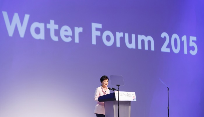 President Park Geun-hye gives her congratulatory address during the opening ceremony for the seventh Water Forum in Daegu, North Gyeongsang Province, on April 12.