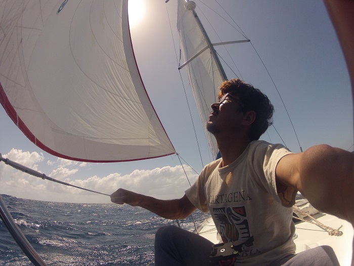 Sea adventurer Kim Seung-jin is currently navigating toward Korea with only about 3,700 kilometers left until he completes his journey. He has been sailing solo with no engine and without landing at any port.