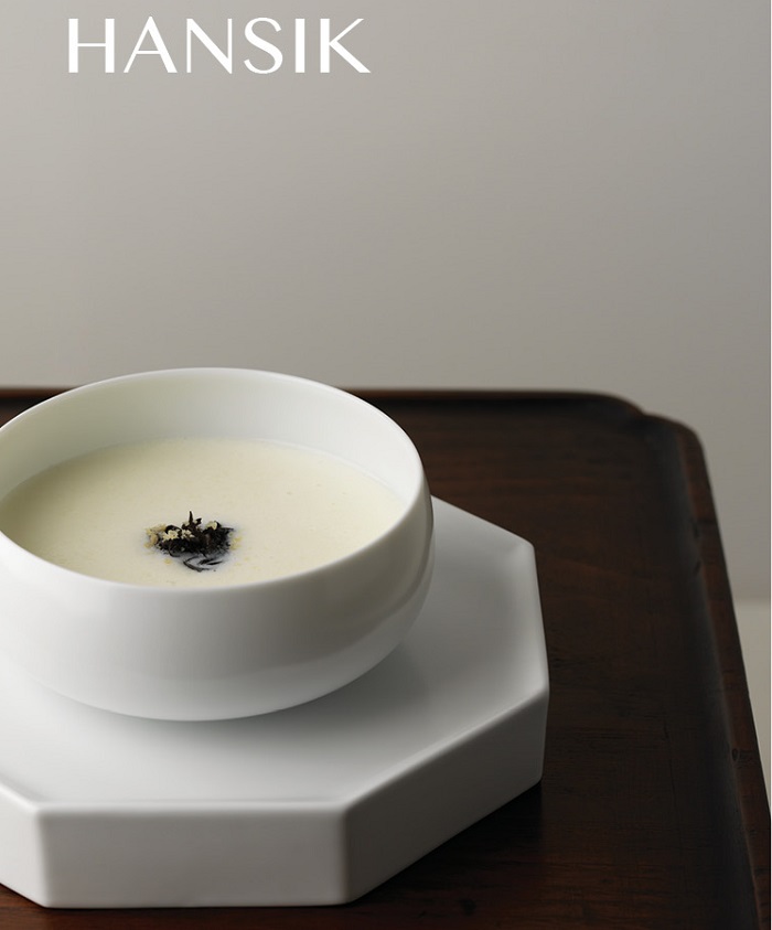A new guidebook to Korean cuisine is published in English and Italian. Pictured is pine nut porridge.