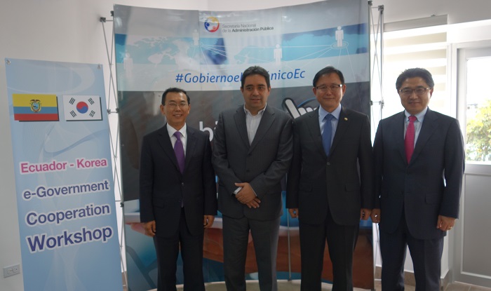 Representatives from both countries take part in an e-government workshop on May 19.
