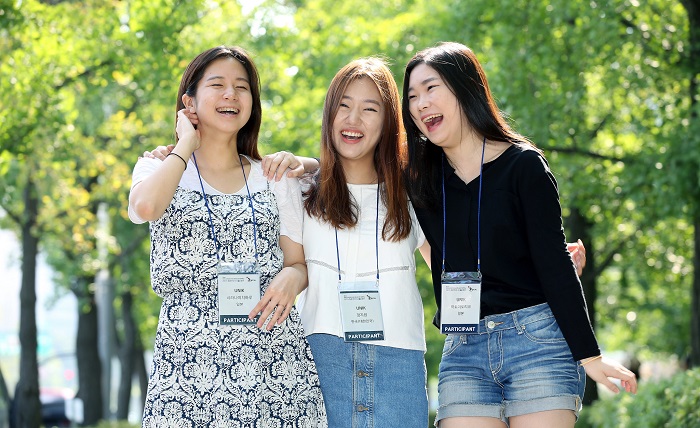 The UNIK team, short for, 'You and I in Korea,' looks into the life of Yi Ye (1373–1445), a Joseon diplomat. The team consists of (from left) Shiranami Chiharu, Jeong Ji-won and Wato Midoriko.