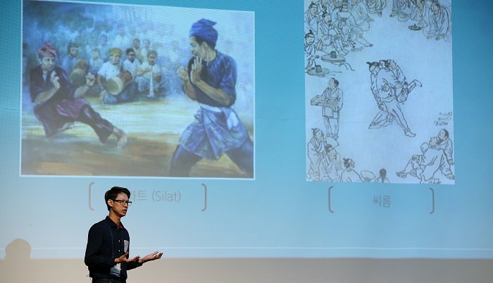 Kevin Wong Wai Hoong, a member of team <i>Hwawon4</i>, compares the similarities and differences between Joseon painter Kim Hong-do (1745-1806) and Malaysian artist Mohd Hoessein Enas (1924-1995).