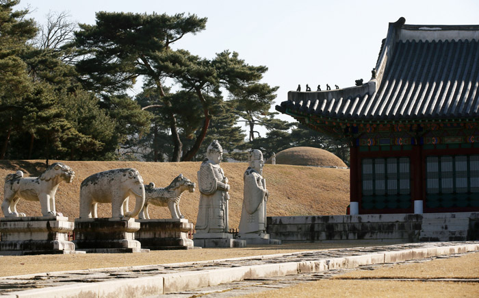 160108_yureung_statues.jpg