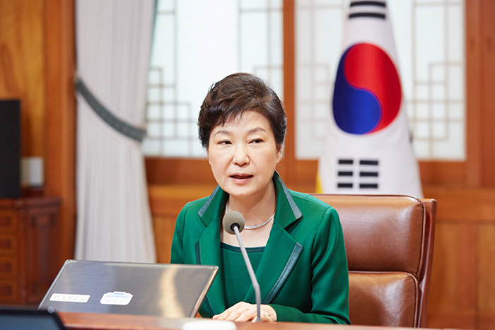 President Park Geun-hye expressed her condolences to the victims of the earthquakes that hit Kyushu last week.