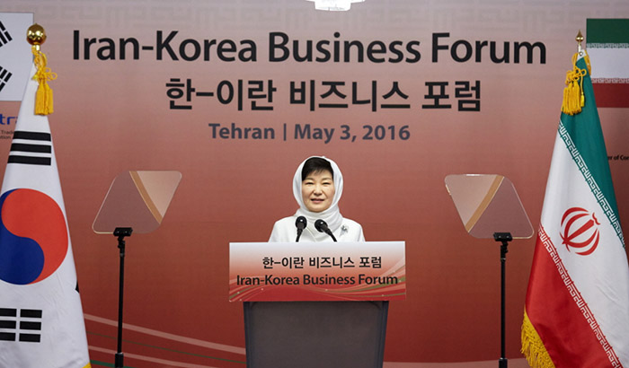 President Park Geun-hye said that businesspeople from Korea and Iran can take a new leap forward together, at the Iran-Korea Business Forum on May 3 in Tehran.