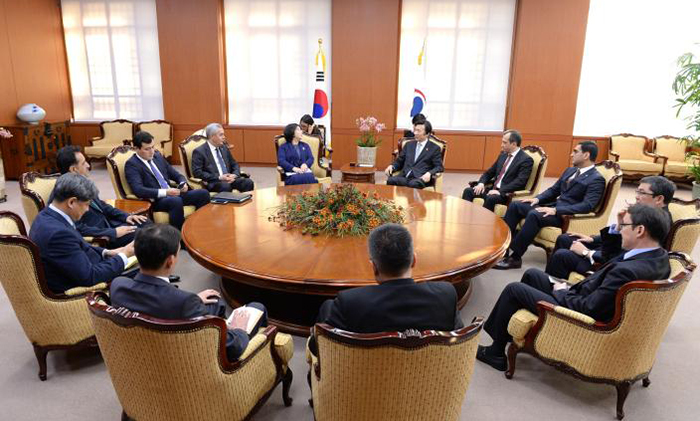 161117_koreacentralasia_art1.jpg