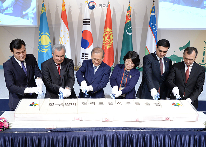 161117_koreacentralasia_art3.jpg