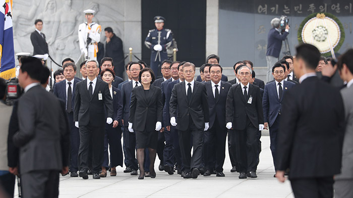 170510_presidentmoon_art1.jpg