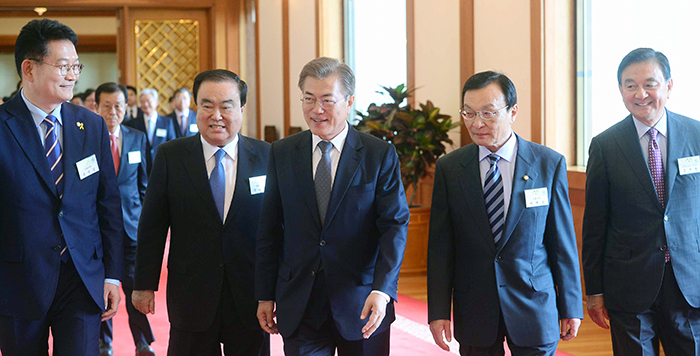 170516_presidentmoon_art1.jpg
