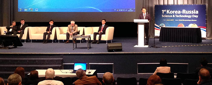 Director Choi Won-ho of the International Cooperation Bureau at the Ministry of Science, ICT and Future Planning makes his congratulatory remarks during a ceremony at the first Korea-Russia Science and Technology Day, in Moscow on June 5. (Ministry of Science, ICT and Future Planning)