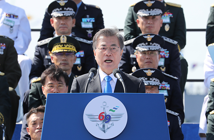President Moon Jae-in makes his congratulatory remarks during the 69th Armed Forces Day ceremony, at the headquarters of the Navy's Second Fleet in Pyeongtaek, Gyeonggi-do Province, on Sept. 28.