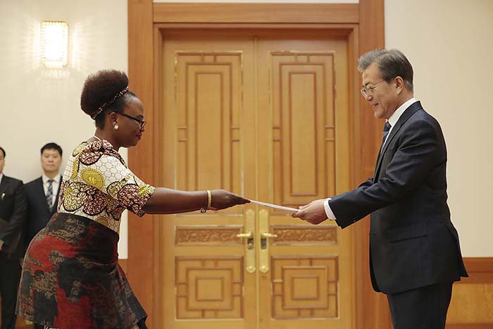 171103_presidentenvoys_1.jpg