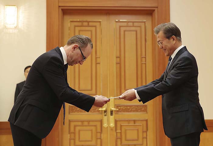 171103_presidentenvoys_2.jpg