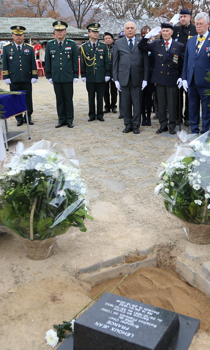 Korean military authorities and French Korean War veterans salute the grave of French soldier Jean le Houx, located near the French memorial inside the DMZ in Cheorwon-gun County, Gangwon-do Province.