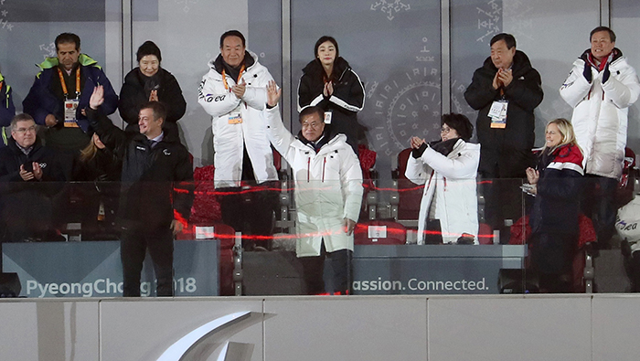 President Moon Jae-in waves to the crowds with IPC President Andrew Parsons after formally declaring open the PyeongChang 2018 Paralympic Winter Games. (Heo Man-jin, Ministry of Culture, Sports and Tourism)