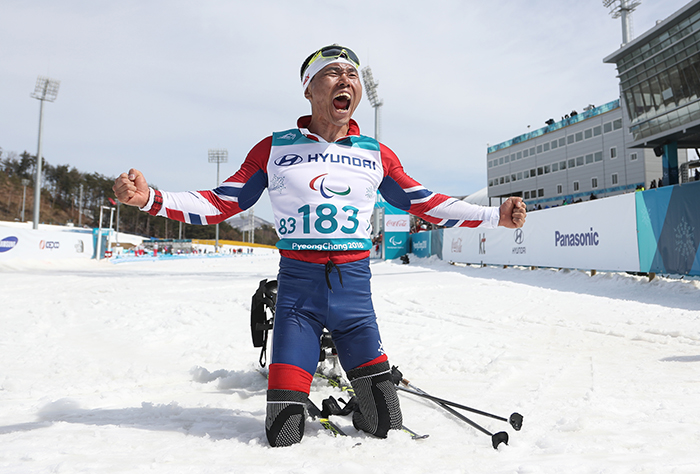 Sin Eui Hyun celebrates after winning the men’s 7.5 km sitting biathlon race at the PyeongChang Biathlon Centre in on March 17. (Yonhap News)
