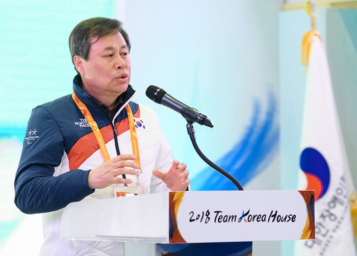 Minister of Culture, Sports and Tourism Do Jongwhan says on March 17 that the government will do its utmost to support people with disabilities make changes in their lives. He was speaking during Paralympic Team Night at Korea House at the Gangneung Olympic Park in Gangneung.