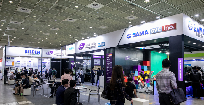 The Korea International Broadcast, Audio & Lighting Equipment Show (KOBA 2018) is held at the COEX convention center in Samseong-dong, Gangnam-gu District, Seoul, from May 15 to 18. Visitors to the expo on May 16 look around booths of the participating firms.