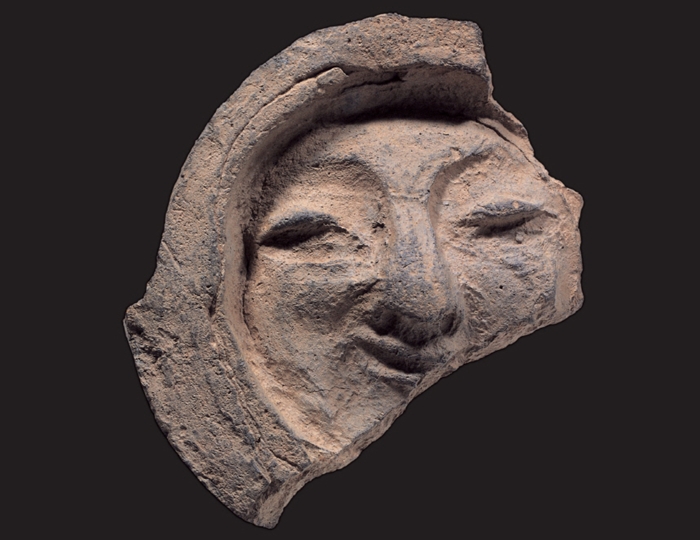 A roof-end tile with a human face. (Cultural Heritage Administration)