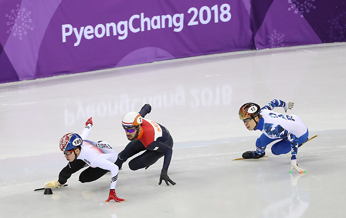 Lim Hyojun (left) sprints ahead during the men’s 1,500 m final in the PyeongChang 2018 Winter Olympics, at the Gangneung Ice Arena on Feb. 10.