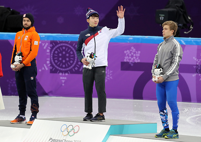 Lim Hyojun (center) waves to the crowd after winning the men’s 1,500 m final in the PyeongChang 2018 Winter Olympics, at the Gangneung Ice Arena in Gangneung on Feb. 10.