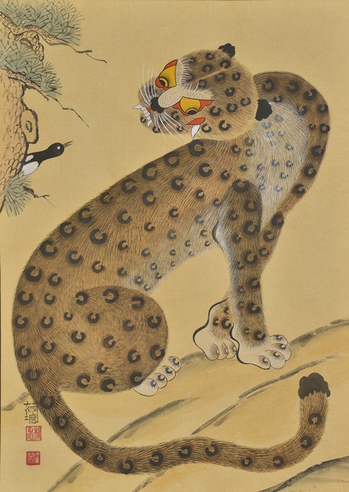 This painting is called "A Magpie and a Tiger" by traditional folk painter Kwon Jung-soon. In Korea, magpies are considered animals delivering good news and tigers as those preventing bad news. (Korean Culture and Information Service)