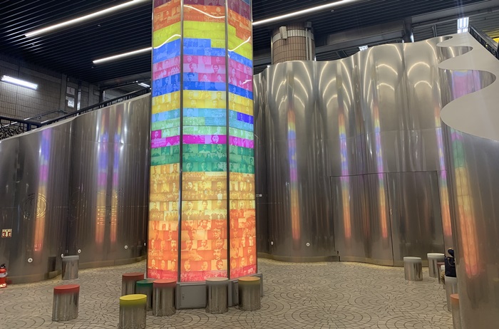 100 Tower at Anguk Station in Seoul shows the faces of about 800 Korean independence fighters in one hundred seconds to commemorate the centennial anniversary of the March First Independence Movement. (Song Baleun)