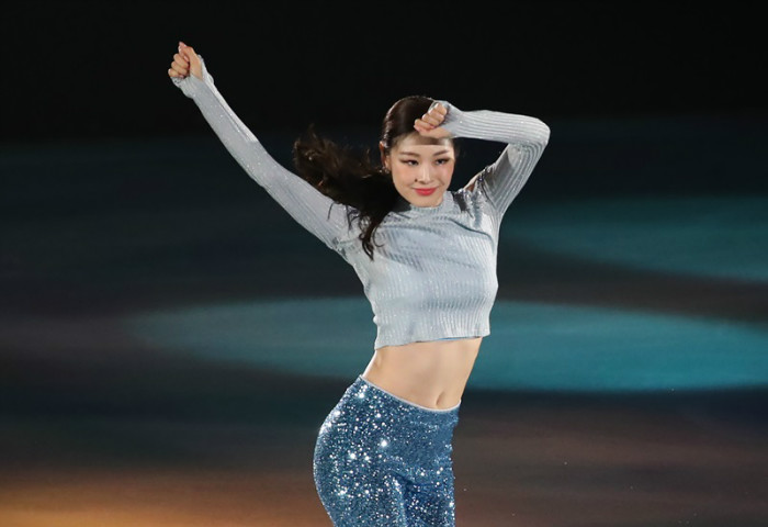 Kim Yuna dances to "Issues" by American singer-songwriter Julia Michaels.