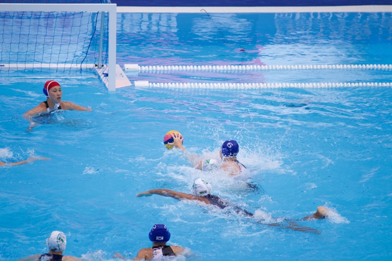 The announcer here says the Korean women’s water polo team started training for the championships just a month ago.