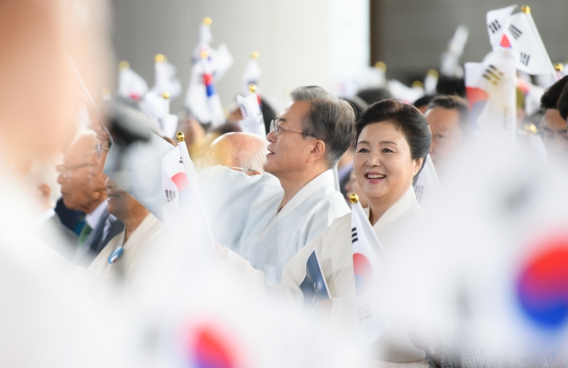 President Moon Jae-in on Aug. 15 gives a celebratory speech in a ceremony marking the 74th National Liberation Day at the Independence Hall of Korea in Cheonan, Chungcheongnam-do Province. (Cheong Wa Dae)