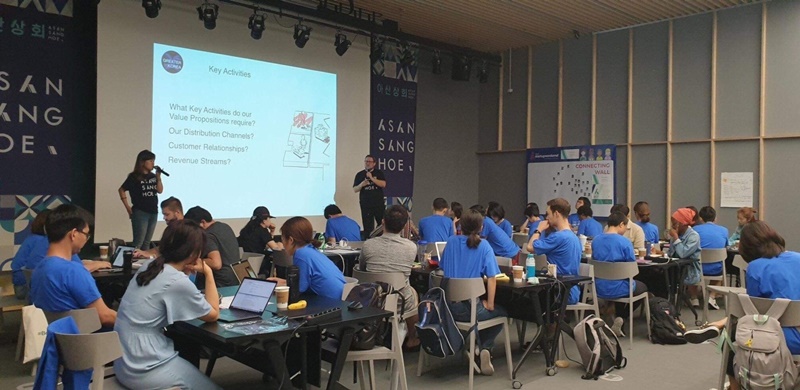 Participants at the hackathon formed teams to create startups based on the most popular ideas. (Lin Yang)