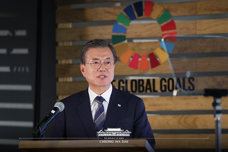 President Moon Jae-in gives a keynote address on Sept. 23 at a preparatory event for the P4G summit in New York. (Cheong Wa Dae)